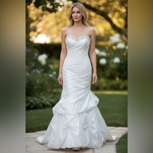 Elegant White Strapless mermaid Wedding Dress
